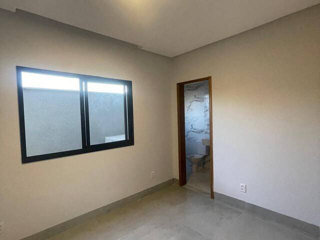 Casa para Venda em Senador Canedo - 5