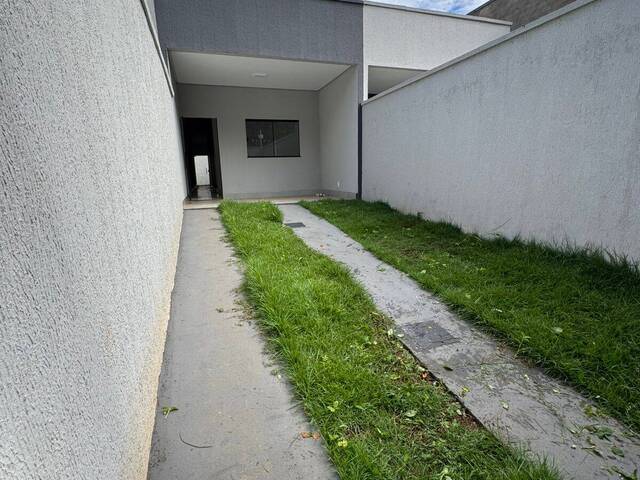 #73 - Casa para Venda em Goiânia - GO - 2