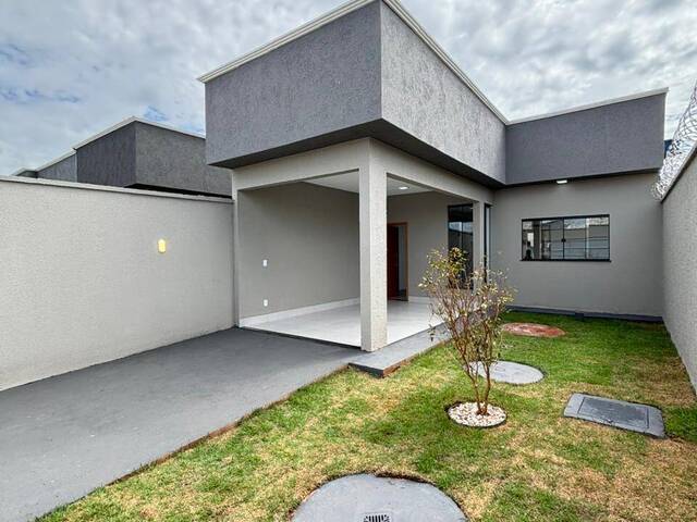 #101 - Casa para Venda em Aparecida de Goiânia - GO - 1