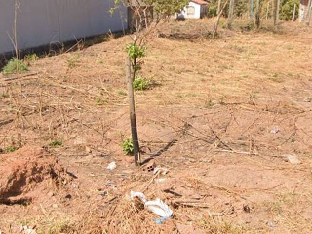 #122 - Apartamento para Venda em Aparecida de Goiânia - GO