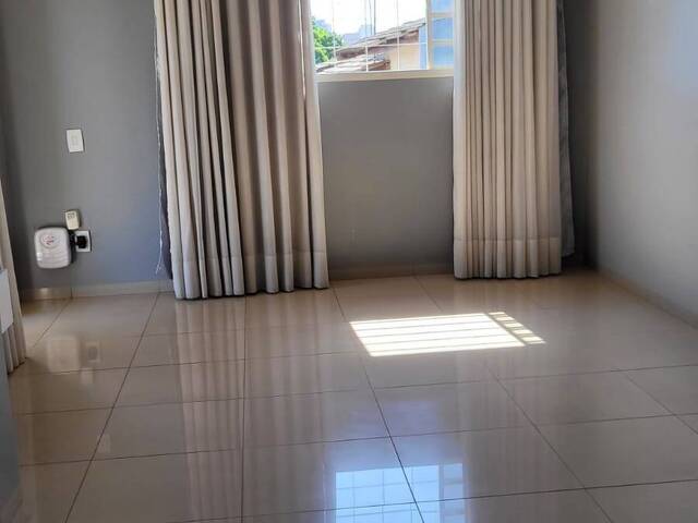 Sobrado para Venda em Goiânia - 5