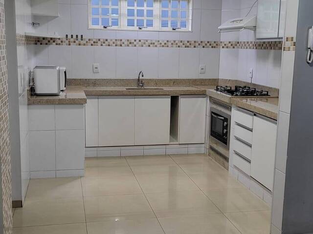 Sobrado para Venda em Goiânia - 4