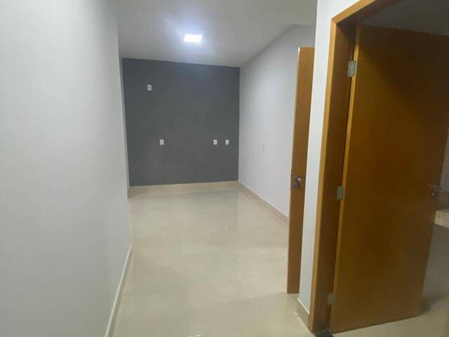 Sobrado para Venda em Goiânia - 4